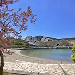 Sunshine Place By The アパート