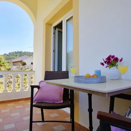 Apartment Sunshine Place By The