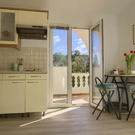 Apartment Sunshine Place By The