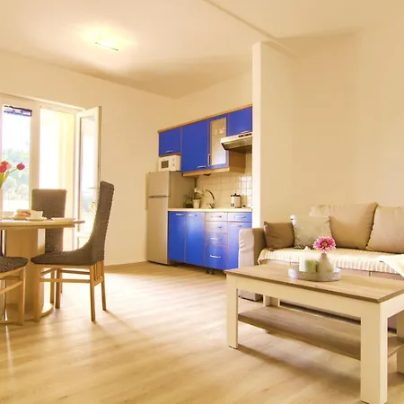 Apartment Sunshine Place By The