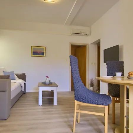 Apartment Sunshine Place By The