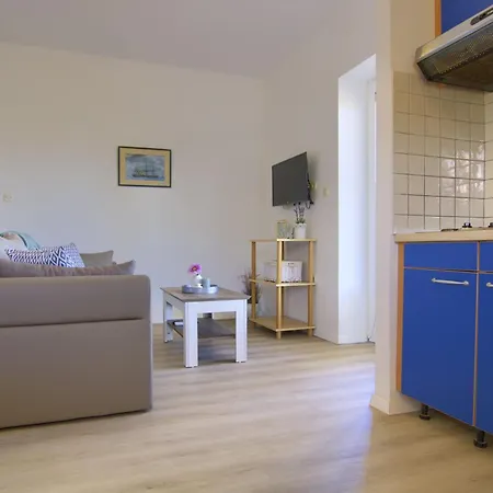 Sunshine Place By The Apartamento Lukoran