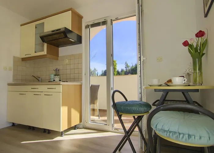 Apartment Sunshine Place By The Lukoran