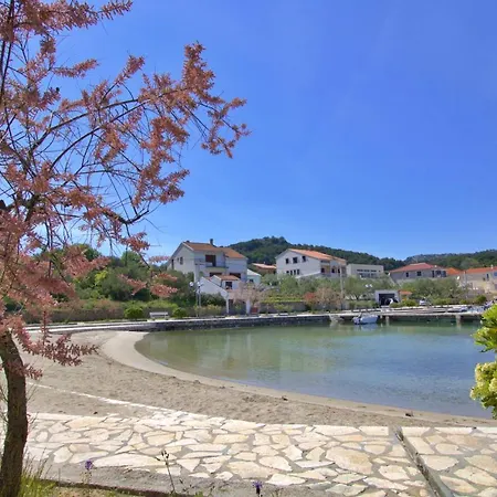 Sunshine Place By The Daire