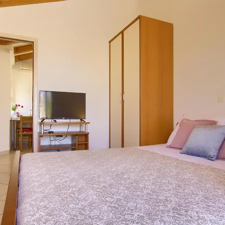 Sunshine Place By The Lukoran